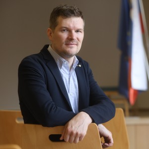 Nik Trontelj: Politika je boj za oblast, kje je tu možnost sprave in odpuščanja!?