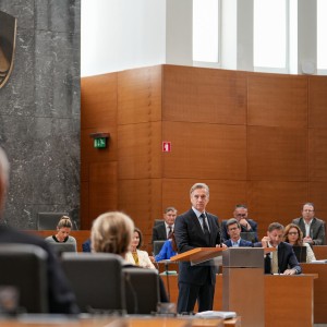 Predvolilni ples z referendumi: referendumska zmaga bi okrepila vlado