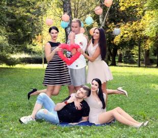 Velika Aktualova družina v pričakovanju …