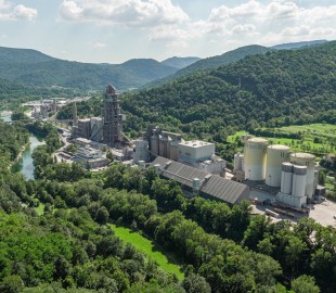 Salonit Anhovo ob 100. obletnici delovanja: v naslednjih desetletjih cementarno čaka zeleni prehod