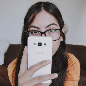 Pogosto strmite v telefon?