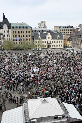 Video: Pred začetkom Evrovizije v Malmoju množični protesti v središču mesta