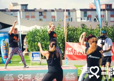 Oblikujte telo s plesom: brezplačna zumba z Marjeto Pandža in Laro Klavora!