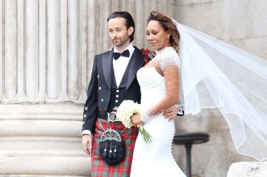 Mel B - Pevka Mel B se je tretjič poročila, tokrat je njen izbranec prijatelj iz otroštva