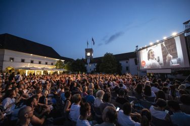 Film pod zvezdami - Film pod zvezdami je izredno priljubljen poletni dogodek