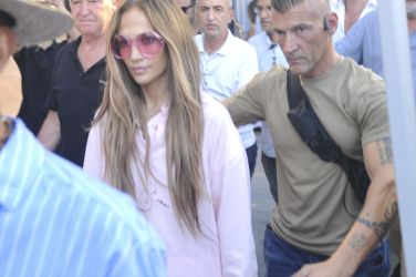 Jennifer Lopez - Zvezdnico Jennifer Lopez so v Instanbulu zavrnili na vratih trgovine z luksuznimi o