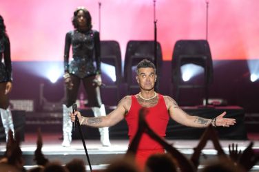 Robbie Williams - Robbie Williams bo izdal nov album, na njem pa bo sodeloval tudi z Garyjem Barlowo