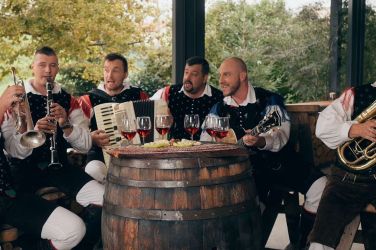 Runda kvintet sestavljajo Dejan Teršek, Janez Habe, Peter Podkoritnik, Boštjan Kozole, Januš Prašnik