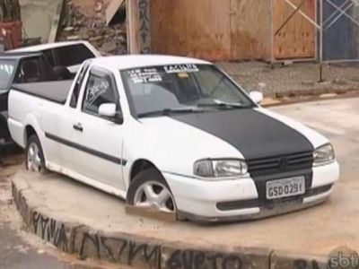 automobil-zacementirali.jpg