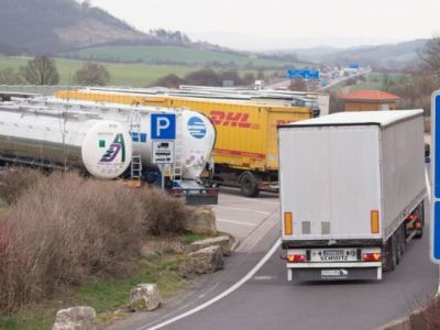 promet počivališče tovornjak avto zastoj
