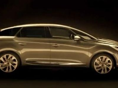 DS5 osvaja z oblinami