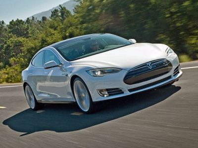 Tesla podaljšuje garancijo