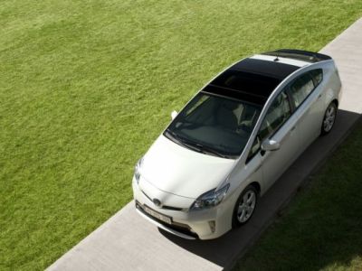 Izboljšan Prius pripravljen na novo leto