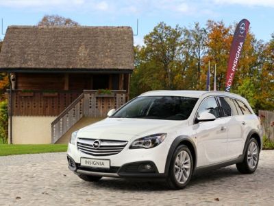 Opel predstavil novo insignio