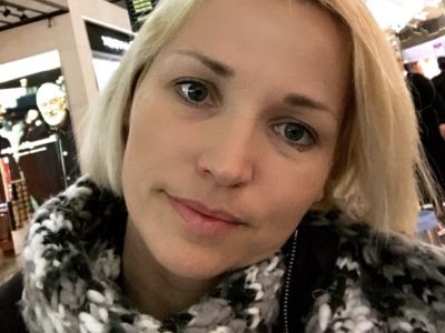 Jagoda Batagelj na letališču