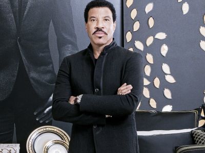 1525093006-lionel-richie-home_launch3.jpg