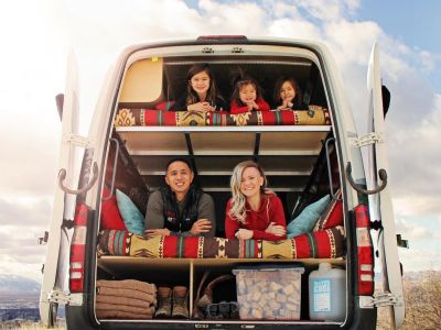 kamper, kombi, kampiranje, družina 2