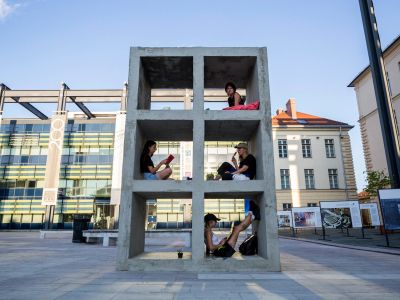 stanovanja2 Spomenik stanovanjski krizi_FOTO_Nejc-Trampuz.jpg