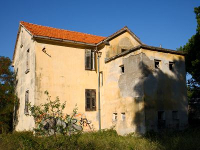 Biograd na moru, nepremičnina