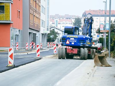 gradbišče, delovišče, pomgrad, delo-na-cesti, promet, prometni-znak