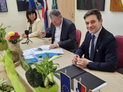 občina-apače, podpis-pogodbe, zdravstvena-postaja