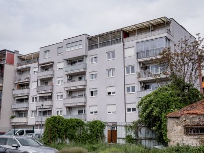 stanovanjski blok.jpg