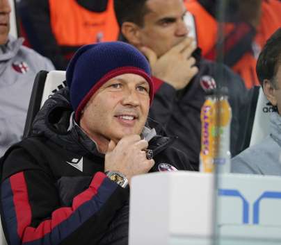 SKORAJ NEPREPOZNAVEN! Siniša Mihajlović po zdravljenju HUDE BOLEZNI spet na treningu Bologne! (foto)