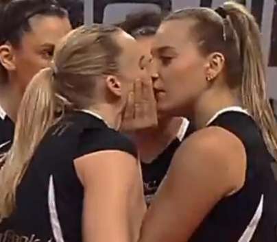 Kaj pa ta sočen poljub!!! Prizori iz Turčije vse pustili osuple in ... (video)