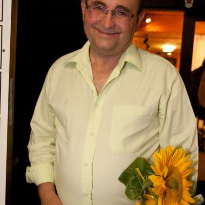 Konrad Kondi Pižorn se ne more upreti pregrešni sladici in svoji ženi.
