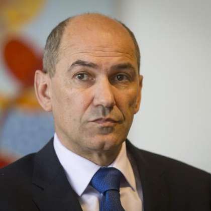 Želi dobro življenje in je za to pripravljen narediti vse.