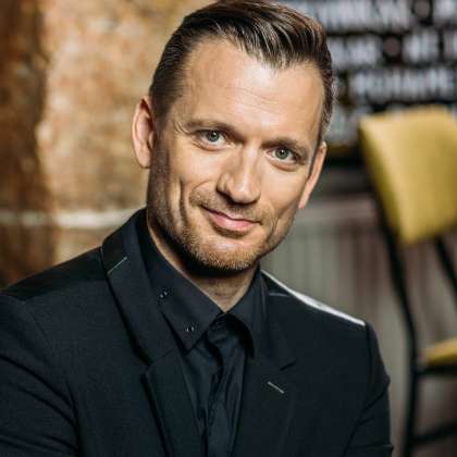 Televizijski voditelj meni, da nikoli več ne bo tako, kot je bilo.
