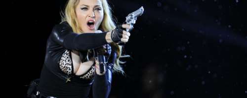 Madonna ustrahuje državne uradnike?