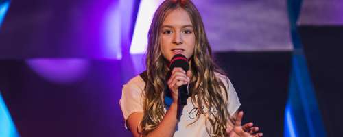 Mlada slovenska pevka presenetila s svojo odločitvijo