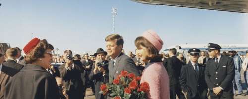 Jackie Kennedy: Krvav rožnat kostim, ki je postal del zgodovine