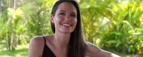 VIDEO: Angelina Jolie, kaj to ješ?