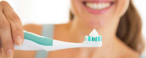 Bodi pozorna - zaradi zobne ščetke lahko zboliš