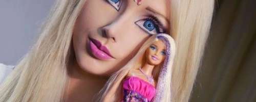 FOTO: Šok, takšna je slavna Barbie brez ličil!