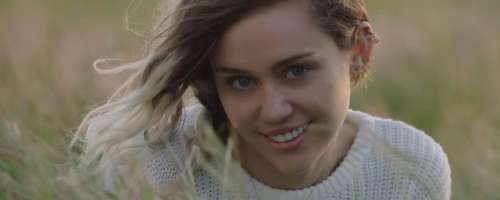 Miley s pesmijo izpovedala ljubezen