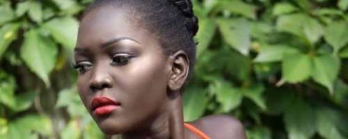 Kraljica teme: Čudovit model iz Sudana še danes trpi zaradi žalitev
