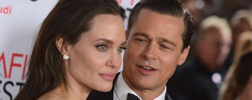 Angelina in Brad: V solzah jo je objel