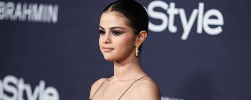 Selena Gomez presenetila z modno odločitvijo