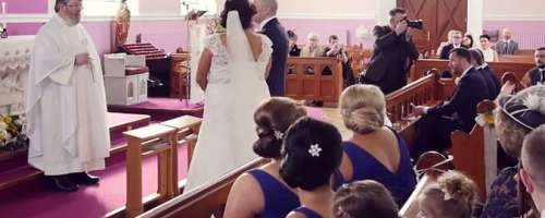 VIDEO: Poroko je prekinil glas, ki je mladoporočenca spravil v jok