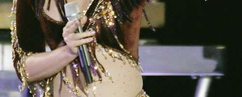 FOTO: Najbolj 'odštekani' kostumi pevke Cher