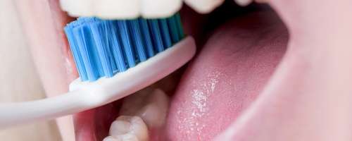 Naredite sami: Osvežilna in zdravilna zobna pasta