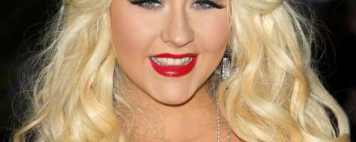 Vam je Christina Aguilera všeč kot temnolasa kratkolaska?
