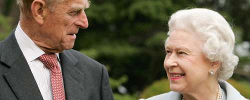 Kraljica Elizabeta in princ Filip poročena če 73 let