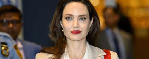 Angelina Jolie osramotila sina