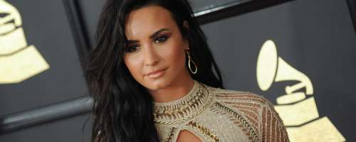 Demi Lovato doživela tri kapi in odpoved srca