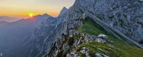 Odkrivamo najboljše foto kotičke Slovenije: Kamniško sedlo, priljubljena pohodniška  destinacija s prekrasnimi razgledi