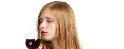 Nič več uganka: Zakaj po rdečem vinu boli glava?